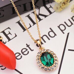 Vintage Style Oval Australia Crystal Halo Pendant Necklace for Women